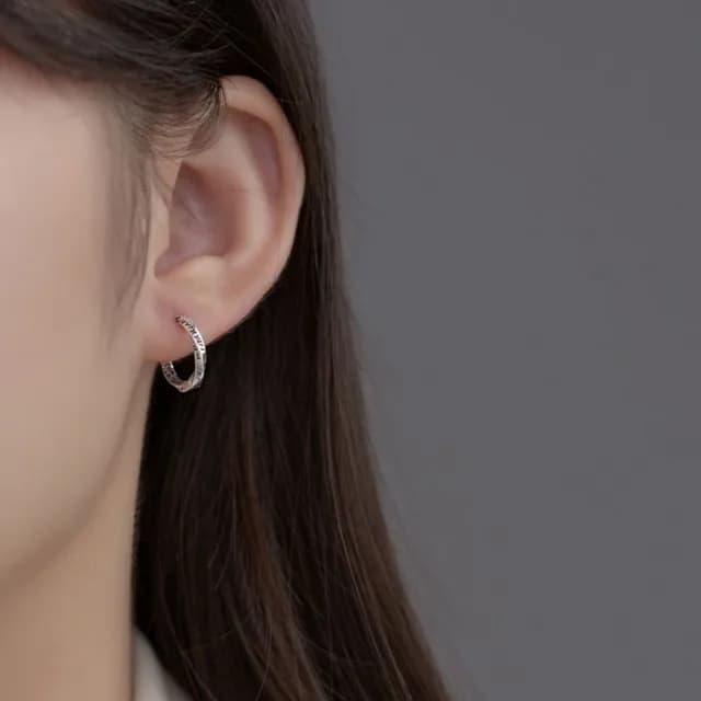 【LEEHER】純銀耳環/環形耳環/素圈耳扣/莫比烏斯耳環/扭轉耳飾/配飾/英文塗鴉耳圈/男生飾品/耳環女/