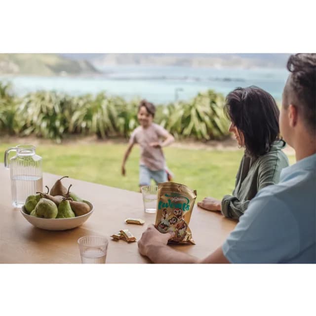 【紐西蘭Whittakers】巧克力磚形分享包180g(跳跳糖牛奶/花生夾餡牛奶/杏仁夾餡牛奶/薄荷黑巧)