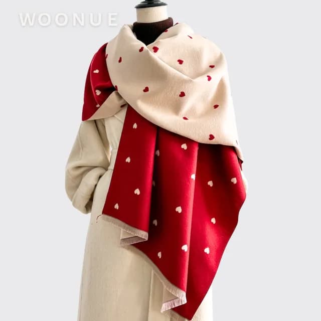 【WOONUE】時尚秋冬繽紛愛心款柔軟保暖羊毛絨質感親膚寬版斗篷圍巾冷氣披肩(女友老婆媽媽情人生日禮物)