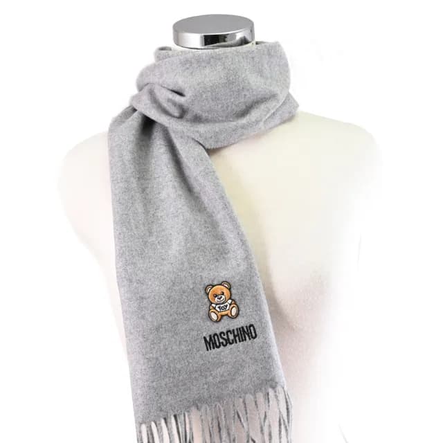 【MOSCHINO】簡約電繡小熊LOGO純羊毛流蘇保暖披肩長圍巾(灰)