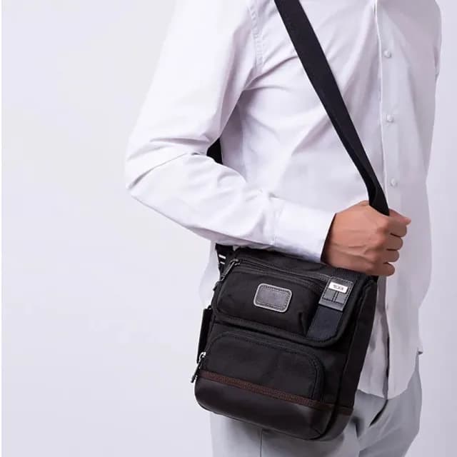 【TUMI】Kerby 經典彈道尼龍斜背包(TUMI 官方旗艦店)