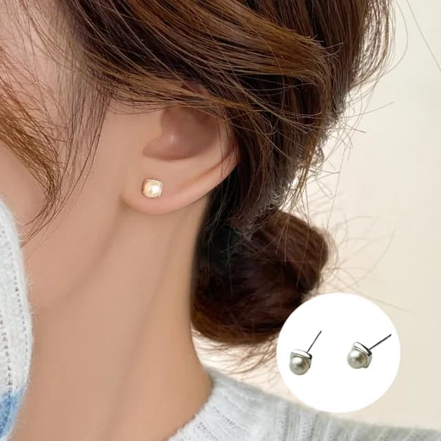 【A&R】S999純銀韓系氣質淡水珍珠方形耳針款耳環 兩色任選(附矽膠耳扣 抗過敏 養耳洞 生日 情人節 禮物)