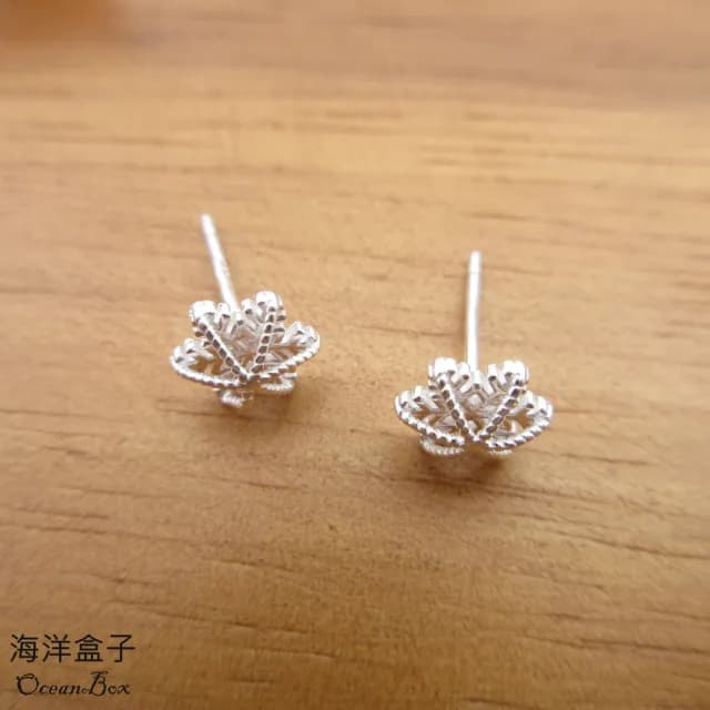 【海洋盒子】立體感簍空雪花S999純耳環(貼耳耳環.交換禮物)