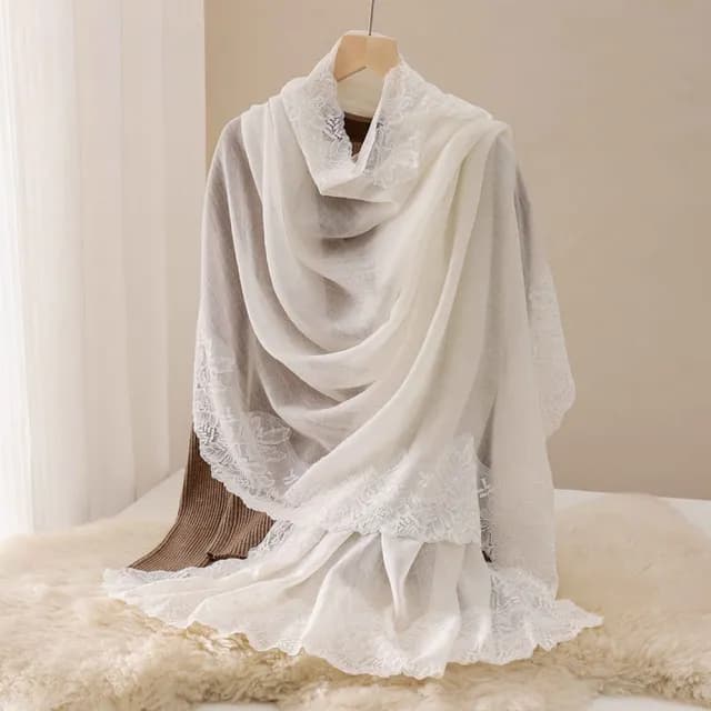 【I.Dear】100%羔羊毛法式蕾絲刺繡釘珠羊毛絨圍巾披肩(羔羊絨/交換禮物)