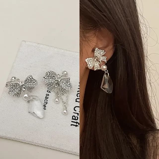 【Oni 歐妮】蝴蝶結 不對稱螺旋式耳骨夾式耳環無耳洞耳扣耳夾耳窩夾(1對入)