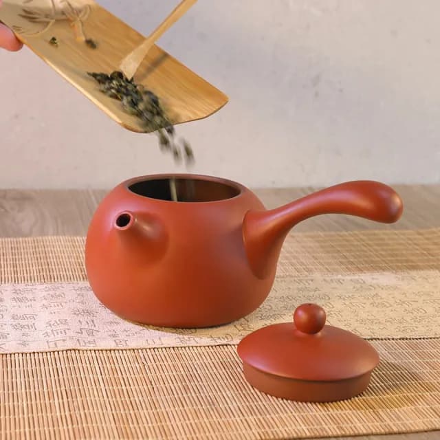 【台灣製造】經典日式側把壺 中 250ml 橫手急須壺 鶯歌陶藝之美(茶具 茶壺 朱泥 紫砂 泡茶壺 茶杯)