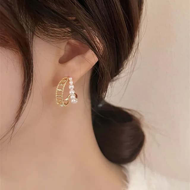 【MISS KOREA】韓國設計S925銀針浪漫氣質縷空C圈雙環珍珠造型耳環(S925銀針耳環 縷空耳環 珍珠耳環)