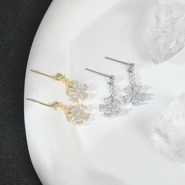 【Umi】韓式東大門925純銀針微鑲鑽花朵花瓣吊墜長耳環奢華時尚優雅百搭銀耳環(微鑲鑽純色耳釘針扣66011)