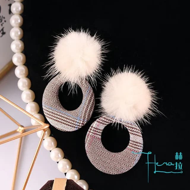 【HERA 赫拉】ll現貨ll明星同款貂毛球格子復古耳飾-2款(飾品)