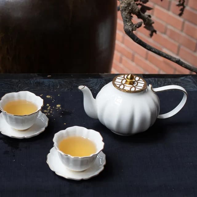 【TALES 神話言】花窗舞影-中式茶壺(文創 禮品 禮物 收藏 骨瓷)