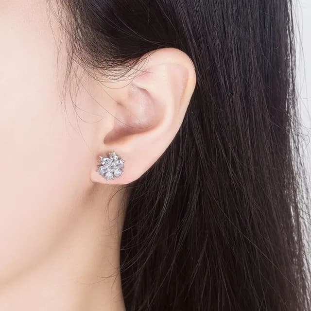 【Emi 艾迷】愛的迫降孫藝珍同款迷魅雪花綻放925銀針耳環(愛的迫降 孫藝珍 同款)