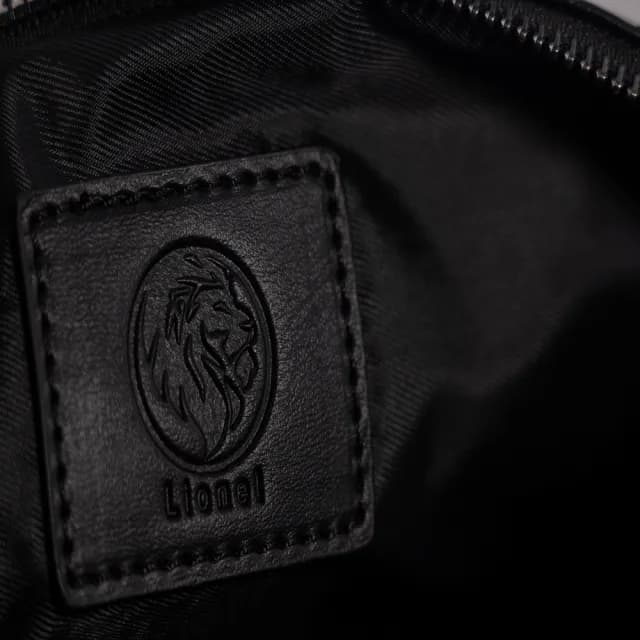 【Lionel】父親節禮物 浮雕獅頭編織手拿包(簡約品味 經典百搭 都會男士必備)