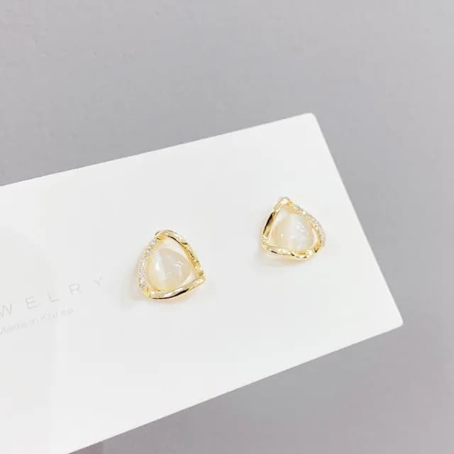 【Umi】925純銀針淡金色微鑲鋯石復古輕奢不規則莫比烏斯環繞環形貓眼石耳環