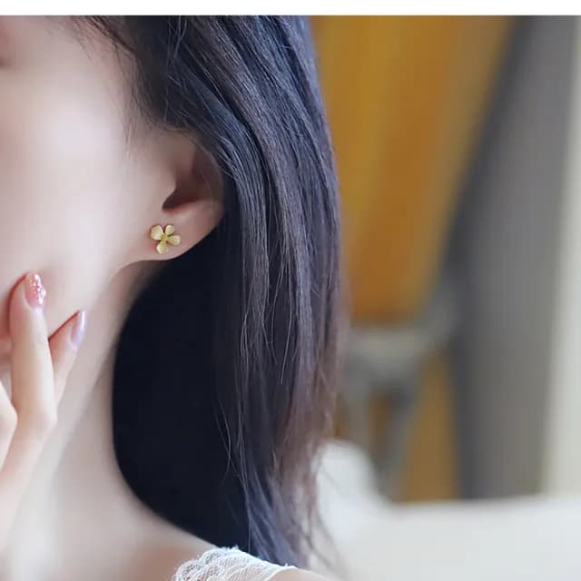 【Umi】可愛小花造型霧面沙金淡金色耳環(日韓時尚潮流女飾品 金色耳飾 耳針 耳墜 耳釘 生日 情人節 禮物)