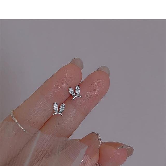 【Umi】可愛小兔子耳朵造型耳環(日韓時尚潮流女飾品 銀色耳飾 耳針 耳墜 耳釘 生日 情人節 禮物)