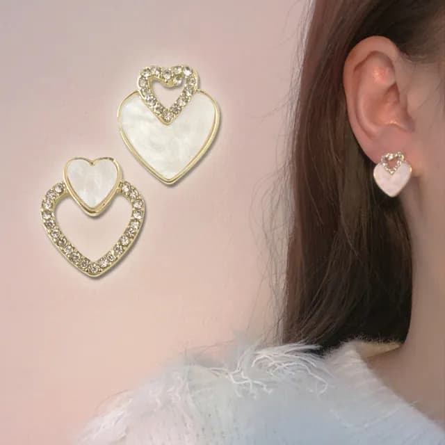 【Golicc】耳環 白色 仙桃(七夕 情人節 生日 飾品 耳釘 耳飾 耳墜 禮物)