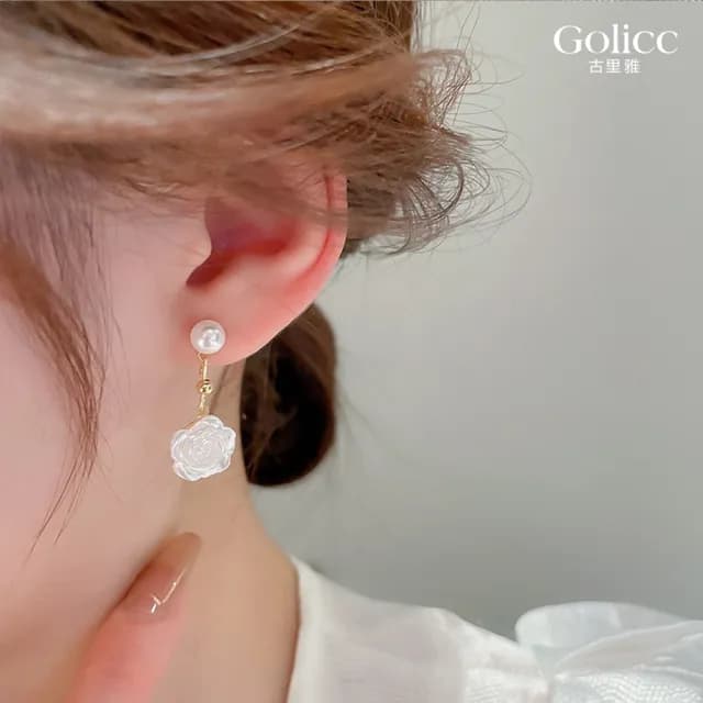 【Golicc】耳環 白玫瑰 珍珠(99購物限定 生日 飾品 耳釘 耳飾 耳墜 禮物)