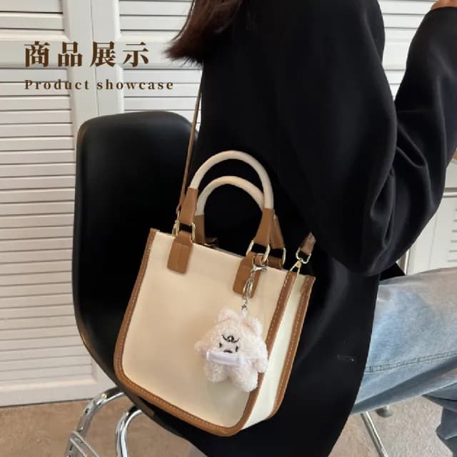 【隨身小包包】父親節禮物 氣質文青肩背包-附絨毛吊飾(手提 斜背 側背 日系 小內袋 小方包 學生
