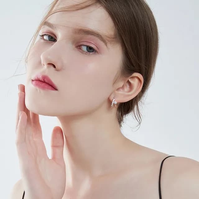 【Emi 艾迷】韓系優雅閃耀點鑽環繞鋯石 耳扣 耳環