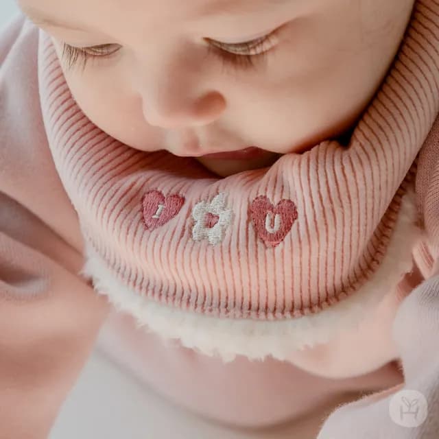 【Happy Prince】韓國製 Christine愛心粉雪絨內裡嬰兒童圍兜(保暖寶寶圍脖圍兜口水巾)