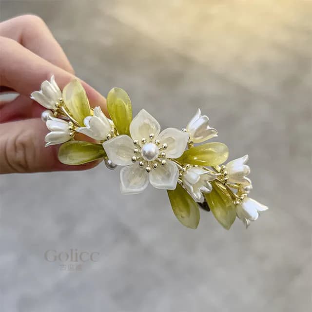 【Gulicc】髮夾 鈴蘭花朵 氣質 彈簧夾(雙11 聖誕節 生日 髮飾 頭飾 鯊魚夾 髮夾 禮物)