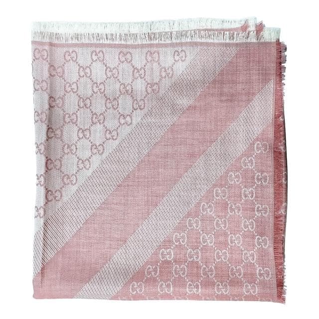 【GUCCI 古馳】281942 經典GG緹花線條羊毛混絲斜紋雙色流蘇披巾/圍巾(粉色)