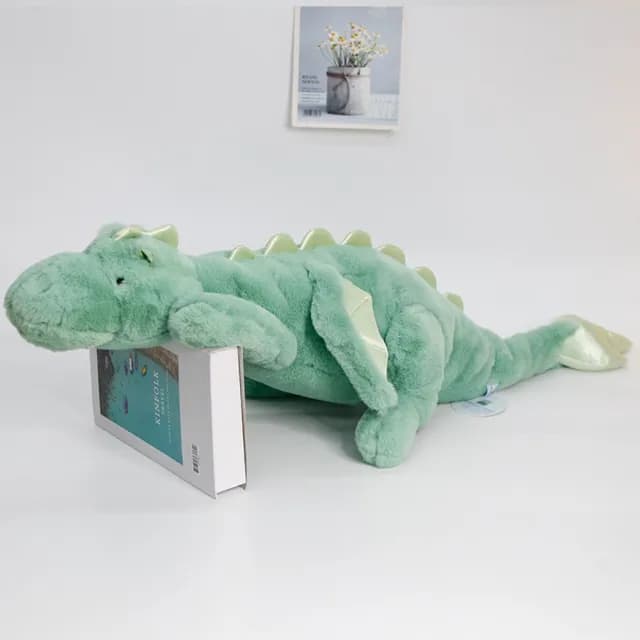 【Mega】90cm 萌趣可愛飛龍玩偶 恐龍公仔(長條抱枕 毛絨玩偶 恐龍娃娃 生日 聖誕節禮物 龍年)