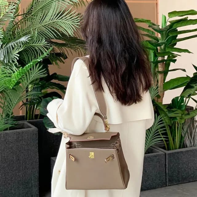 【LEESA】情人節禮物 皮革包包\鎖頭包\包包女\斜背包女生\女生側背包\女士包包\韓國包包\百搭包包\精品包包