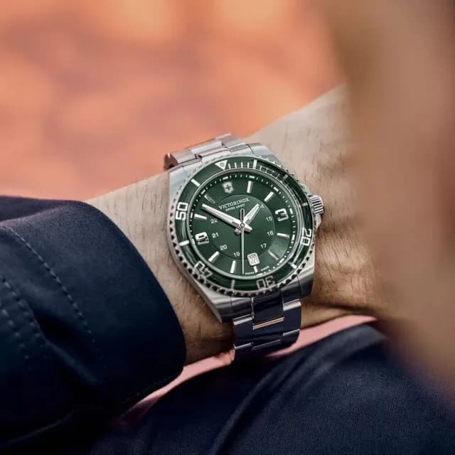 【VICTORINOX 瑞士維氏】Maverick 經典簡約石英腕錶 七夕 情人節 送禮 推薦(VISA-241934)