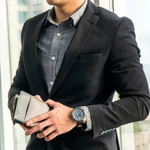 【CITIZEN 星辰】PROMASTER 穩重型男光動能電波對時真皮腕錶/黑藍x藍面(CB0204-14L)