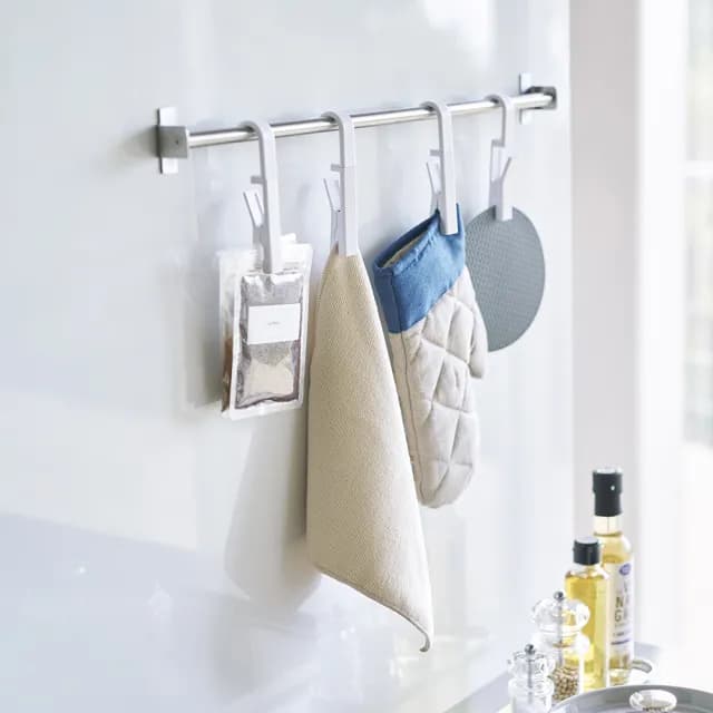 【YAMAZAKI】tower旋轉掛勾夾-白-4入組(廚房收納/收納架/置物架/餐具收納/掛勾) 