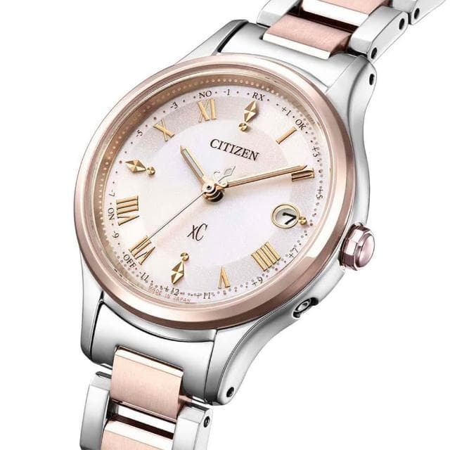 【CITIZEN 星辰】xC 光動能 鈦金屬 電波 女錶 藍寶石 手錶 玫瑰金色 畢業 禮物 推薦(ES9496-64W)