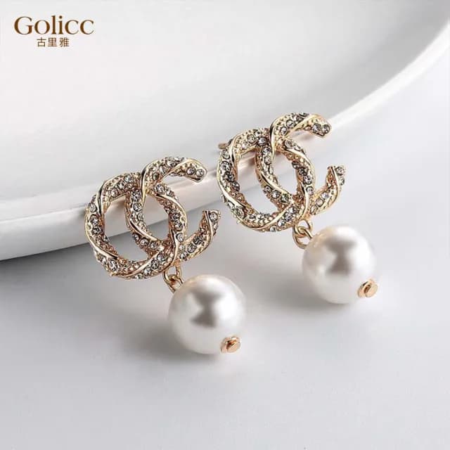 【Golicc】耳環 巴洛克 簡約鑲鑽字母 珍珠(99購物限定 生日 飾品 耳釘 耳飾 耳墜 禮物)