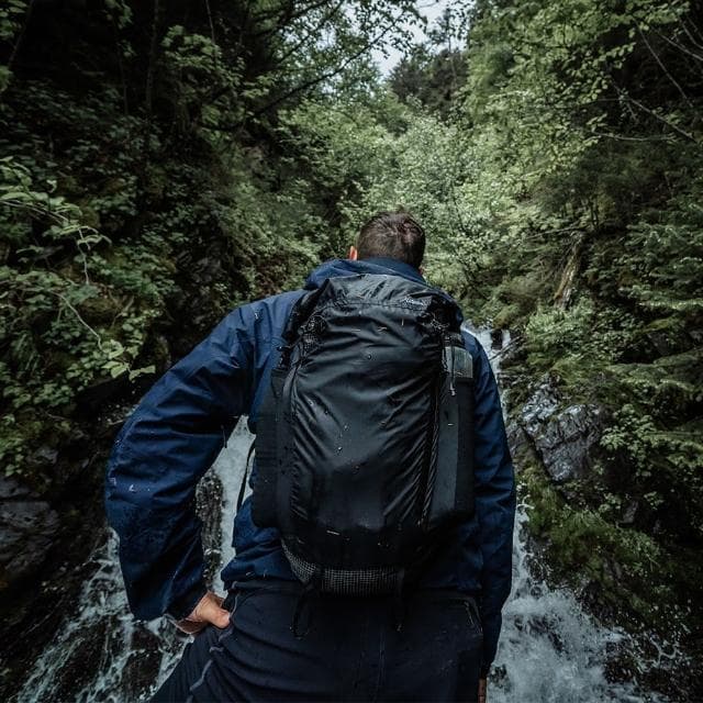 【Matador 鬥牛士】母親節禮物 FreeRain 22L防水捲口輕量背包-黑色(背包 登山 折疊 防潑水 隨