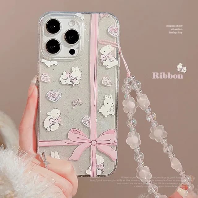 【LOYALTY】iPhone15Pro/15ProMax禮物蝴蝶結可愛兔兔串珠掛繩手機保護殼(附贈花朵串珠手機掛飾)