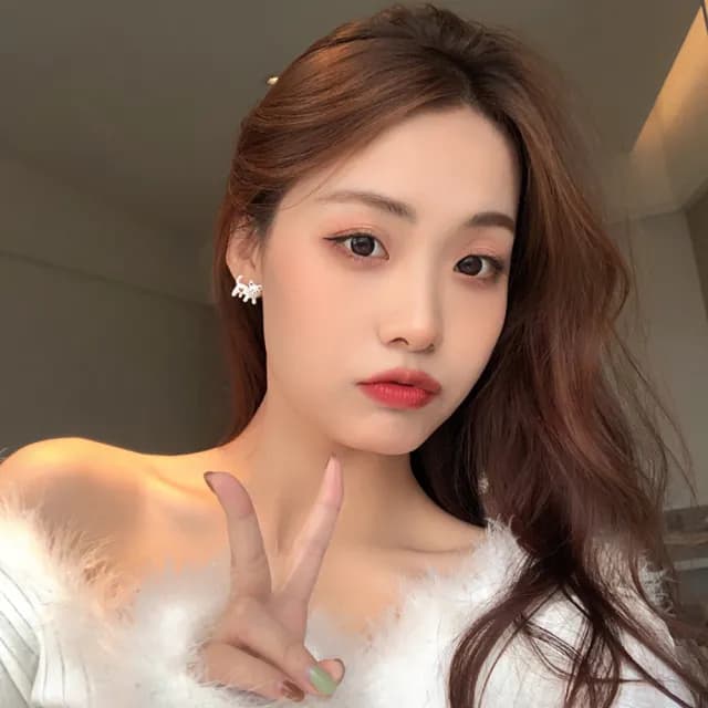 【MISA】韓國設計不對稱花朵小貓咪造型夾式耳環(無耳洞耳環 耳夾 夾式耳環 花朵耳環 小貓咪耳環)