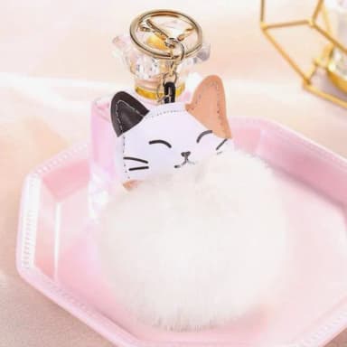 【WOONUE】1入高品質貓咪皮革絨毛球金桃花動物皮包背包鑰匙圈掛飾(兒童情人節朋友愛貓婚禮小物生日禮物)