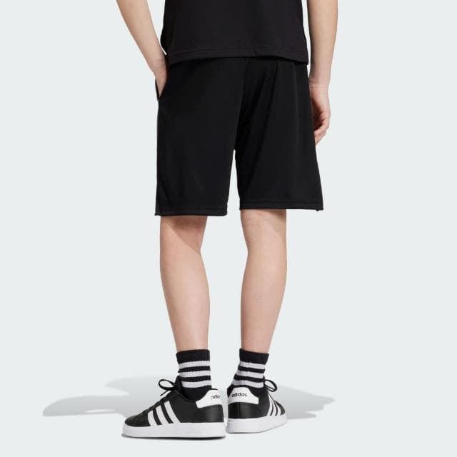 【adidas 官方旗艦】運動短褲 吸濕排汗 童裝 IR6227