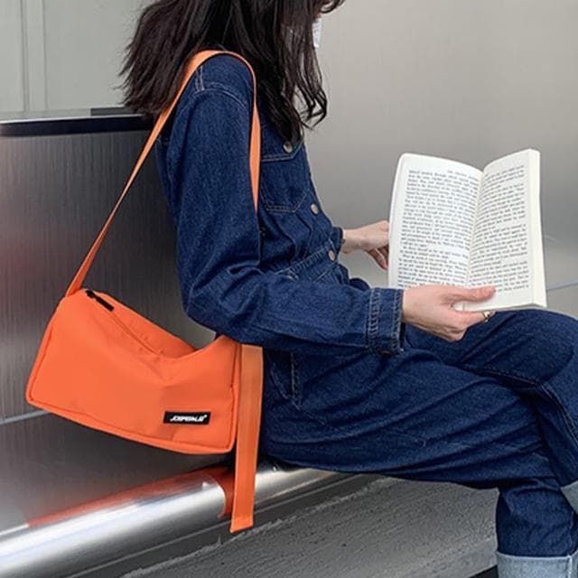 【LEESA】小書包\郵差包\尼龍包\馬卡龍色系\女生包包\情侶包包\流行\禮物\運動包\包包女斜背包\側背包女