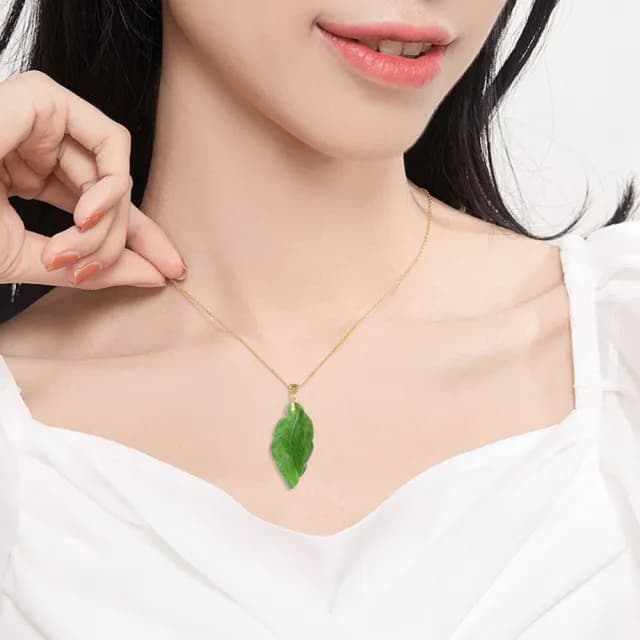 【Paiya 派亞】菠菜綠老料和田玉碧玉樹葉吊墜正品18K金玉石挂件項鏈男女(過節送禮/交換禮物)