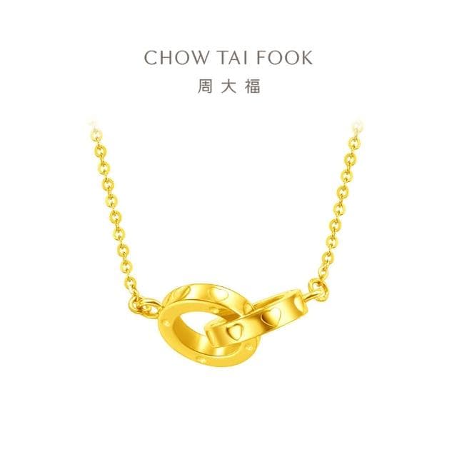 【周大福】LIT系列 環環相扣愛心蜜意鎖骨鍊黃金項鍊(鍊長37.5cm)