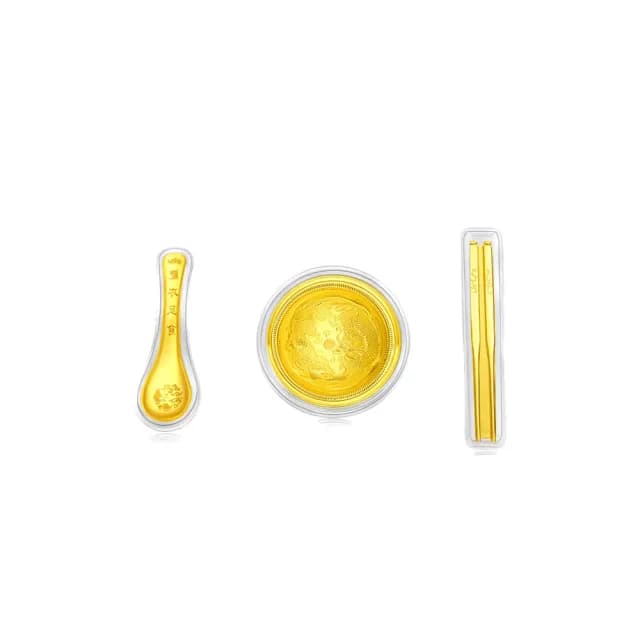 【周大福】友禮系列 福聚三寶「金碗筷勺」黃金擺件禮盒裝(彌月寶寶送禮/節日送禮/生日禮物)