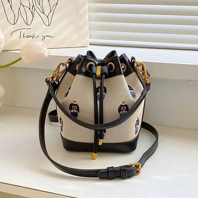 【巴黎精品】情人節禮物 側背包皮革手提包手拿包肩背包托特包帆布包隨身女包包(小熊束口水桶包2色a1ev10)