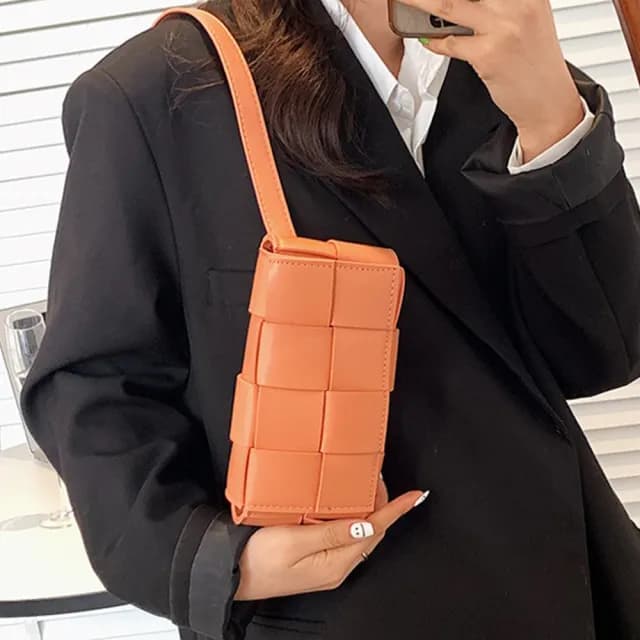 【MoonDy】情人節禮物 包包 腰包 小方包 女生包包 2022新款女包 女斜背包 女側背包 女單肩包 編織包 皮革包