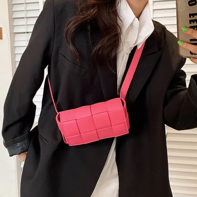 【MoonDy】情人節禮物 包包 腰包 小方包 女生包包 2022新款女包 女斜背包 女側背包 女單肩包 編織包 皮革包