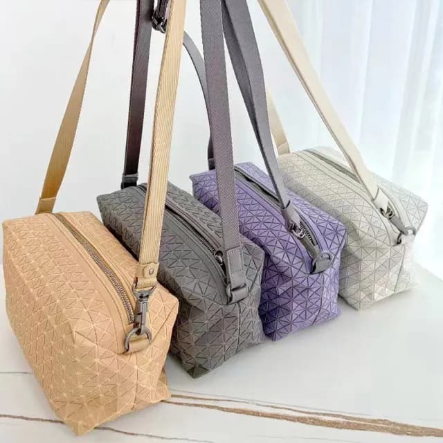【KT DADA】情人節禮物 防水包 側背包 小包包 黑色包包 情侶包包 菱格包包 幾何造型包 小馬鞍包 斜背小方包