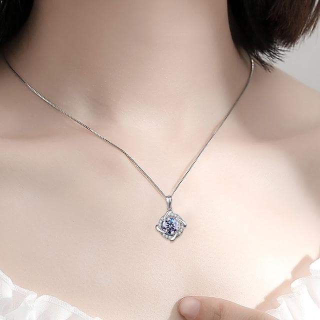 【LEESA】莫桑鑽\氣質項鍊\項鍊女\925純銀項鍊\鎖骨鍊\鑽石項鍊\吊墜\短鍊\女友禮物\情侶紀念禮
