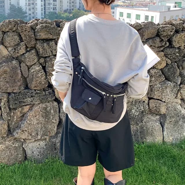 【KT DADA】情人節禮物 月亮包 尼龍包 斜背包女 餃子包 學生包 側背小包 包包 韓版 側背包 通勤包