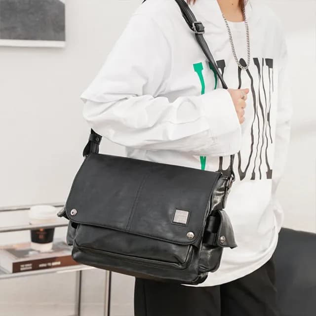 【LEEHER】父親節禮物 男生包包/斜背包/側背包/復古郵差包/復古書包/防水包 斜背包/皮革斜背包/黑色斜背包/