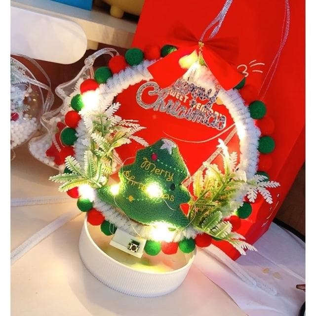 【安朵童舖】現貨DIY創意花環掛件擺飾聖誕帶燈花環掛飾聖誕場景佈置櫥窗掛飾佈置交換禮物(1F)